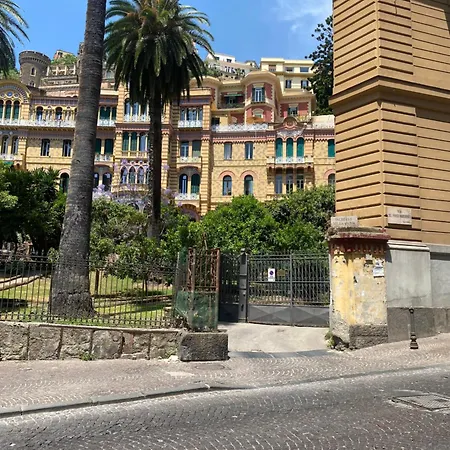 Apartment Casetta Di Bibi A Piazza Amedeo Naples