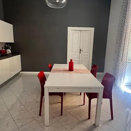 Casetta Di Bibi A Piazza Amedeo Apartment Neapel